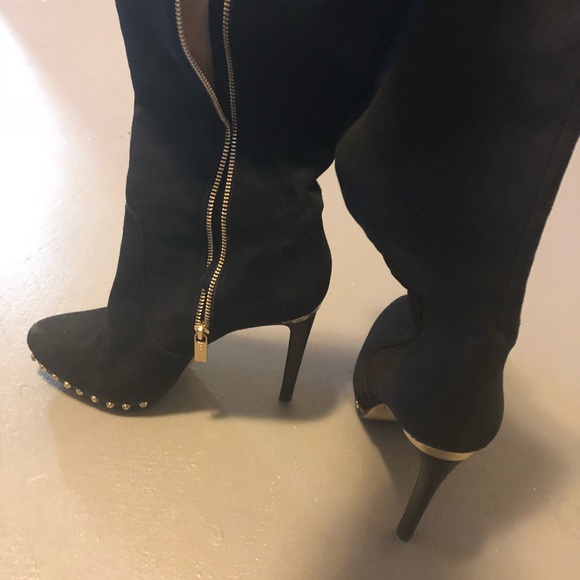 Micheal Kors Ailee Suede with Stud - Picture 2 of 4